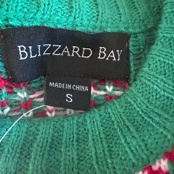 Holiday Sloth Crewneck Sweater - Red and Green - Picture 4 of 7